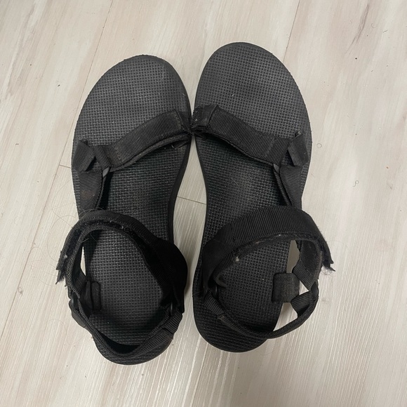 Women’s Black Teva sandals platform. Size 8.5 - Picture 1 of 2